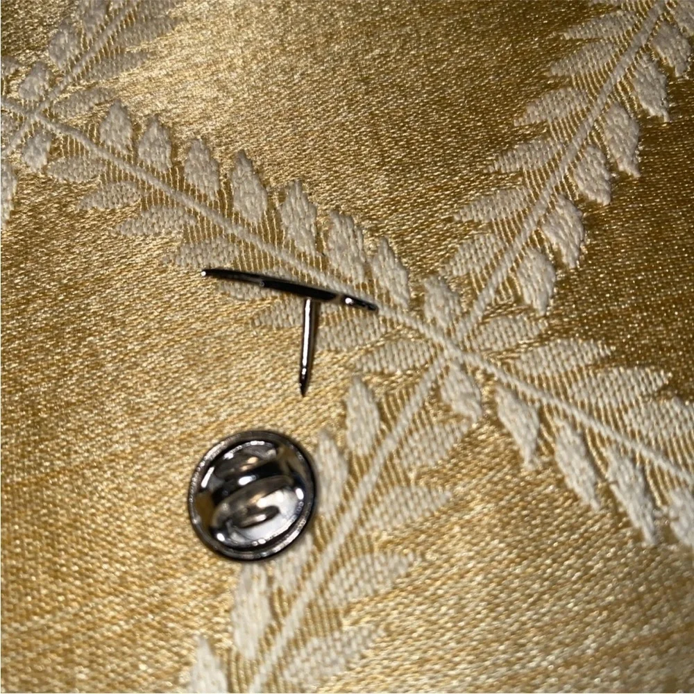 Lapel pin vintage dove of peace ￼‎